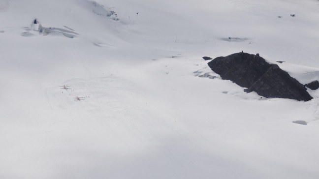 Can you see the four planes that landed on the glacier?